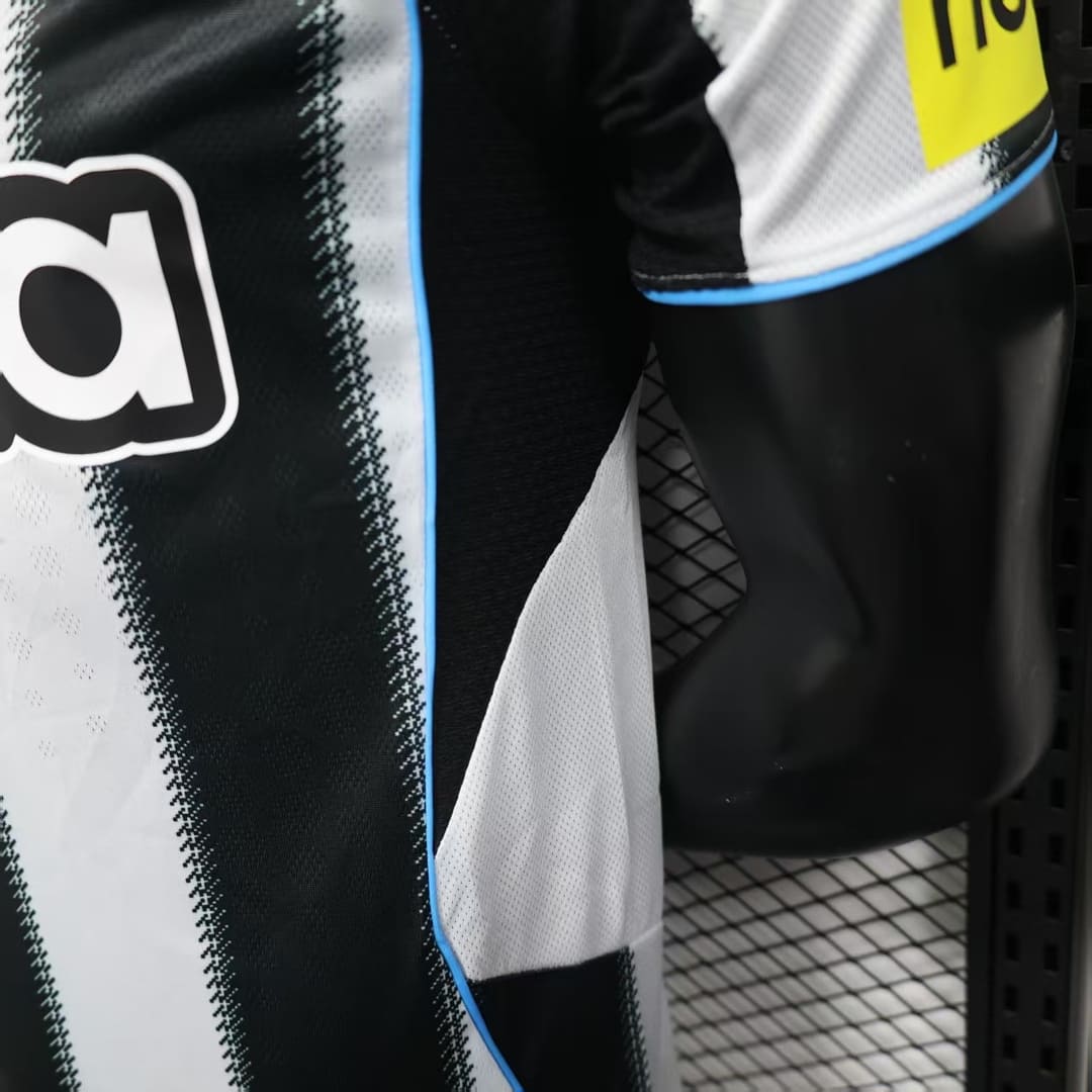 Newcastle 25/26 Maillot Domicile - Version Player