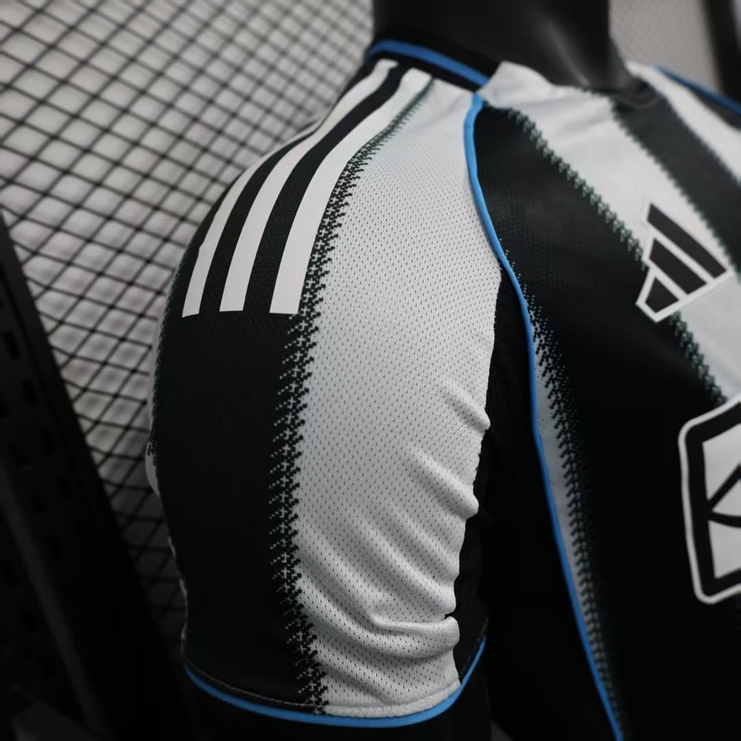Newcastle 25/26 Maillot Domicile - Version Player