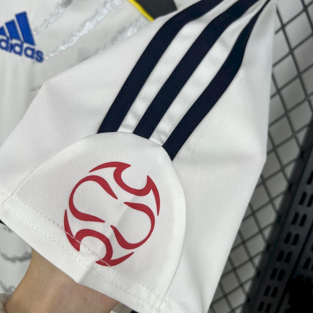 Japon 2006 Maillot Extérieur