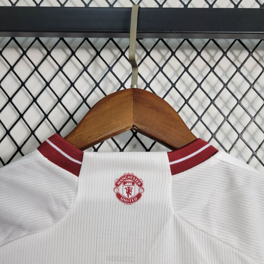 Manchester United 23/24 Third Kit Enfant