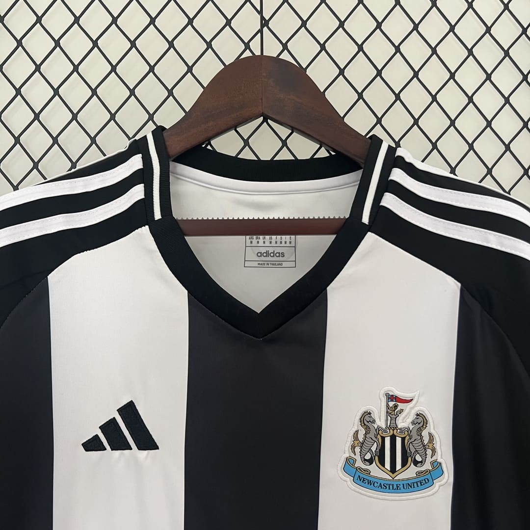 Newcastle 24/25 Maillot Domicile