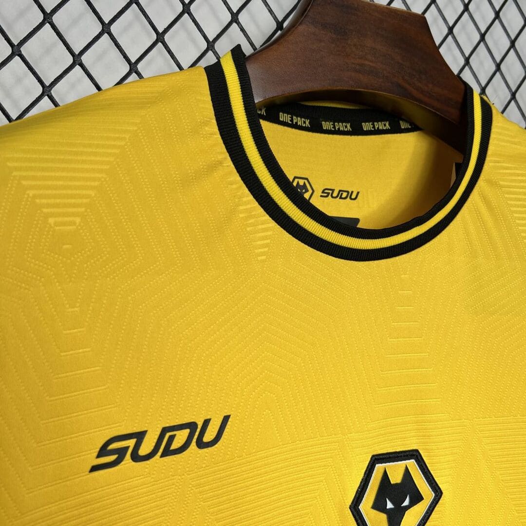 Wolverhampton 24/25 Maillot Domicile